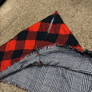 Pics do no justice Houndstooth reversible Shaw Red and Black Plaid